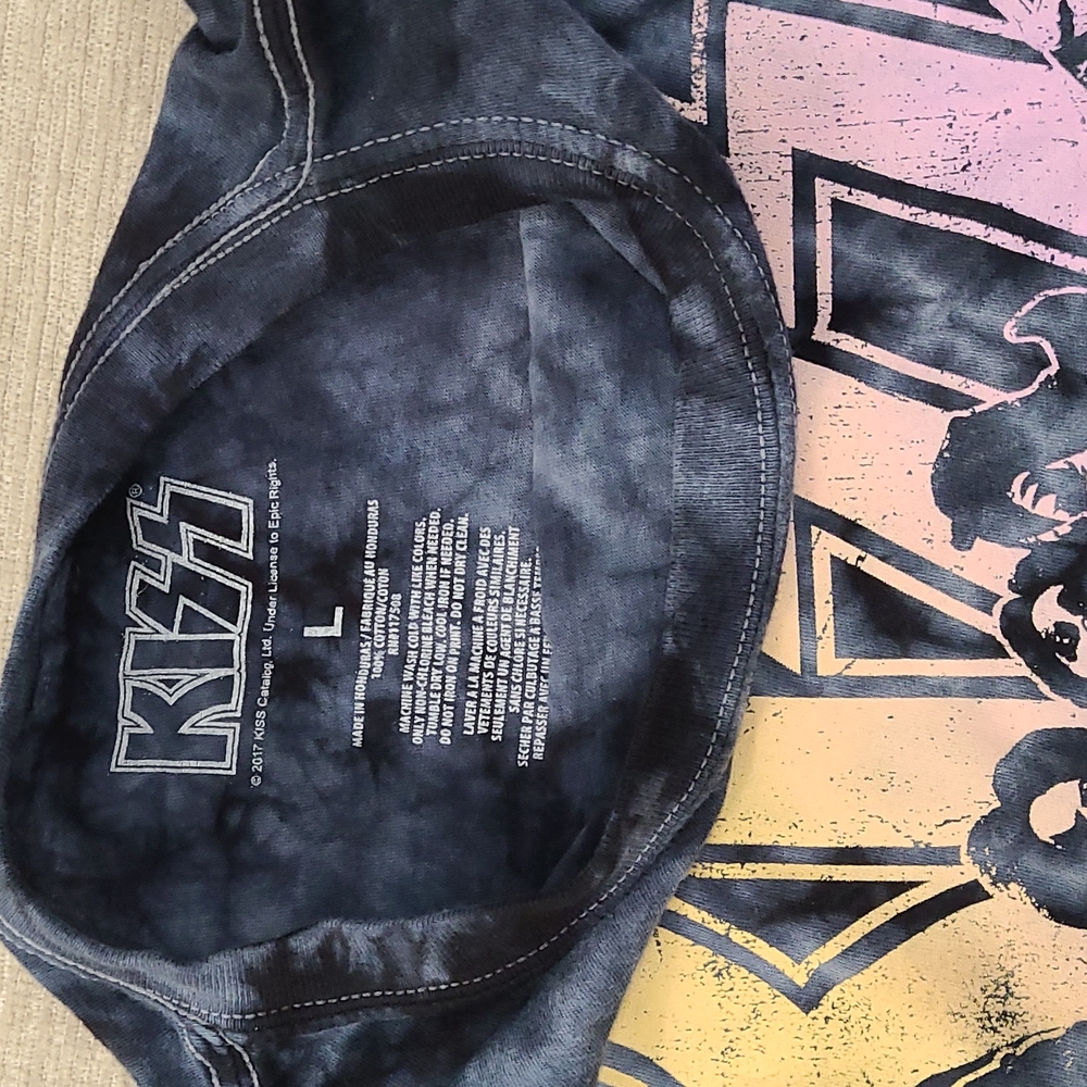 Kiss - Picture 3 of 3